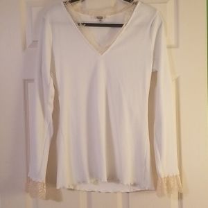 Gimmicks Ribbed shirt with lace.